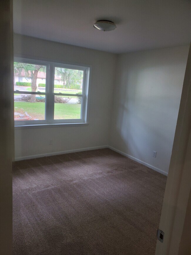 Building Photo - 11704 Largo Dr