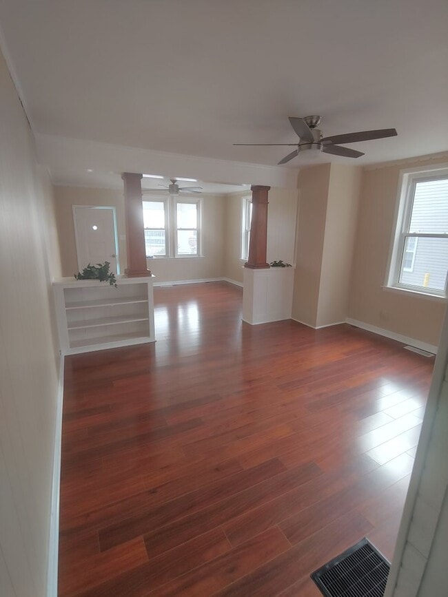 Building Photo - Semi-Attached Home Located Across from Red Lion High School