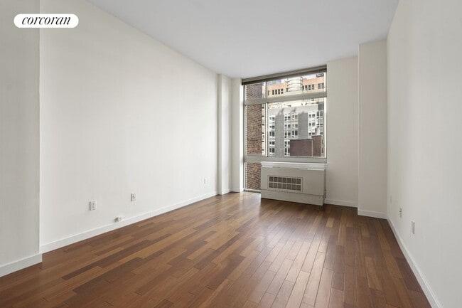 Building Photo - 121 E 23rd St