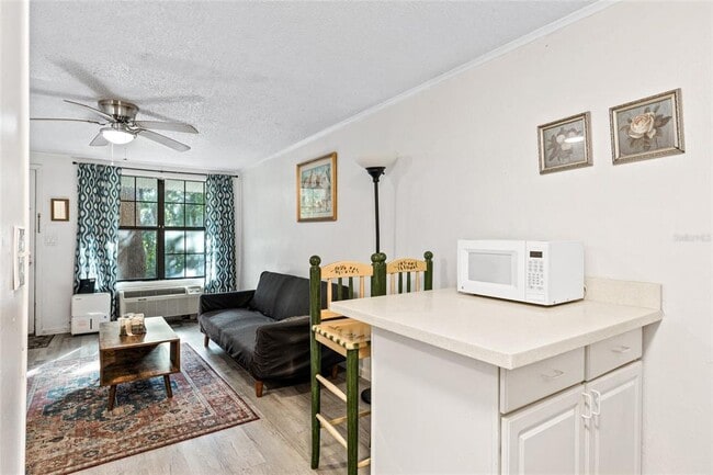 Building Photo - 2490 SW 14th Dr
