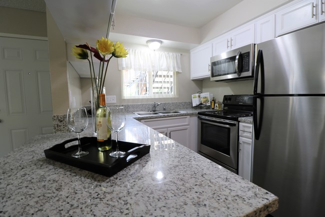 2 BR, 1 BA Upgrade Kitchen - Bella Park Apartments