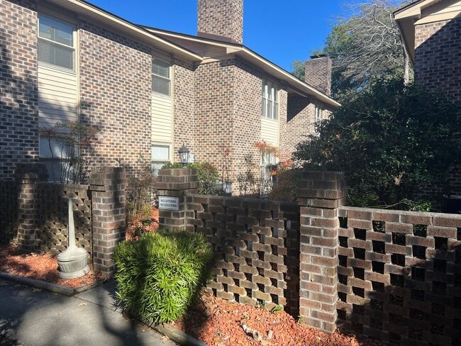 Building Photo - Walk to the Beach! Available Now! Unfurnished Two-Bedoom, First Floor Condo East of 17 in MB!