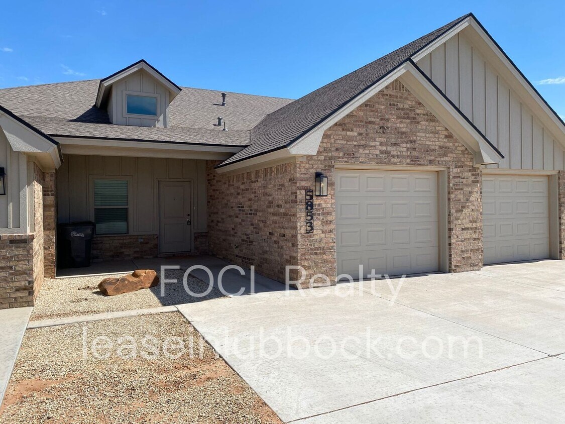 Primary Photo - Luxury Townhome (Frenship ISD)