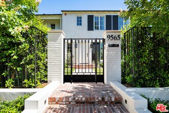 Building Photo - 9565 Charleville Blvd