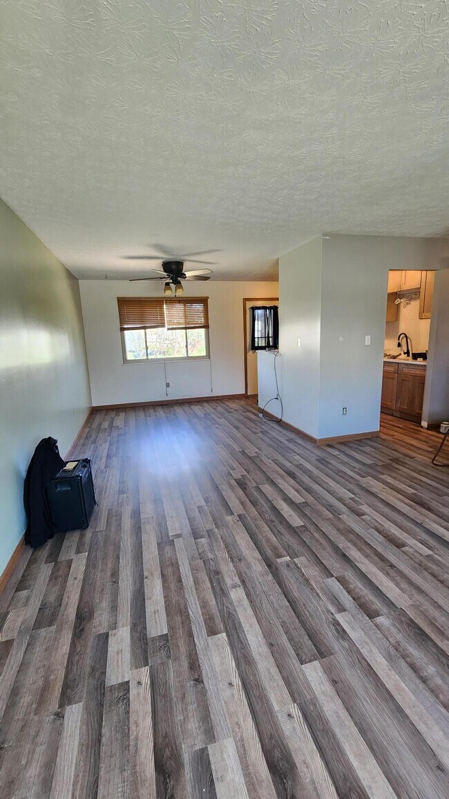 Foto del edificio - 620 Mistletoe Ct