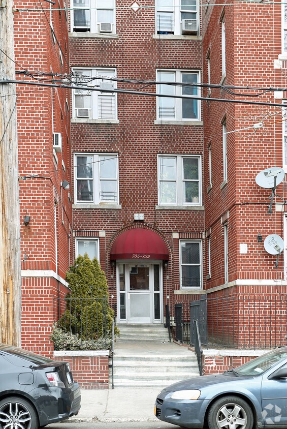 Foto del edificio - 735 E 242nd St