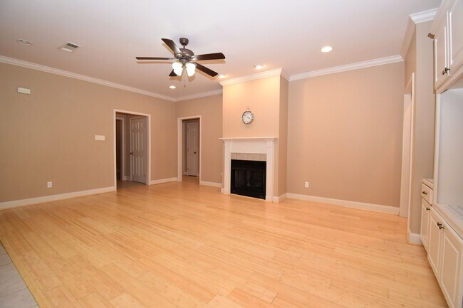 Foto del edificio - Spacious 3 Bedroom, 2 Bath Home