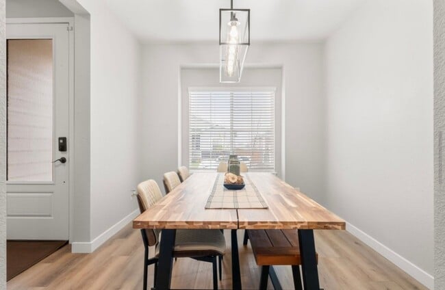 Building Photo - Charming 3BR 2BATH House in Commerce City