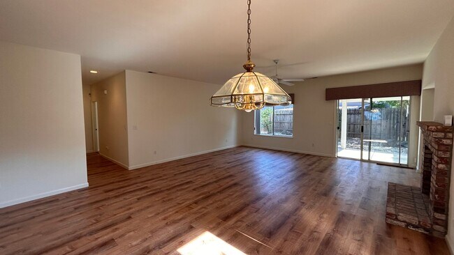 Foto del edificio - 1982 Pin Oak Ln
