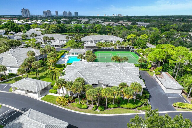 Foto del edificio - 4251 Lake Forest Dr