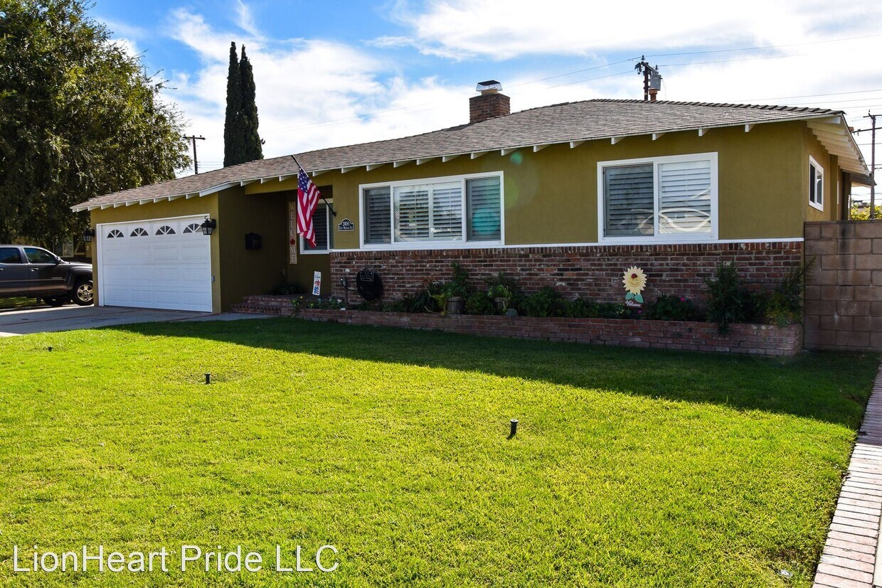 3 br, 2 bath House 2400 East Madison House Rental in Orange, CA