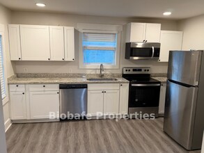 Building Photo - 176 Cloud St