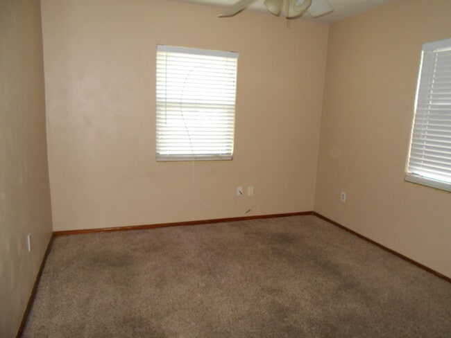 Building Photo - Central Lakeland - Three Bedroom One Bath