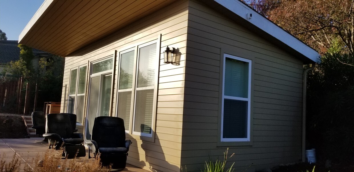 View from outside - 311 W Hunter Ct