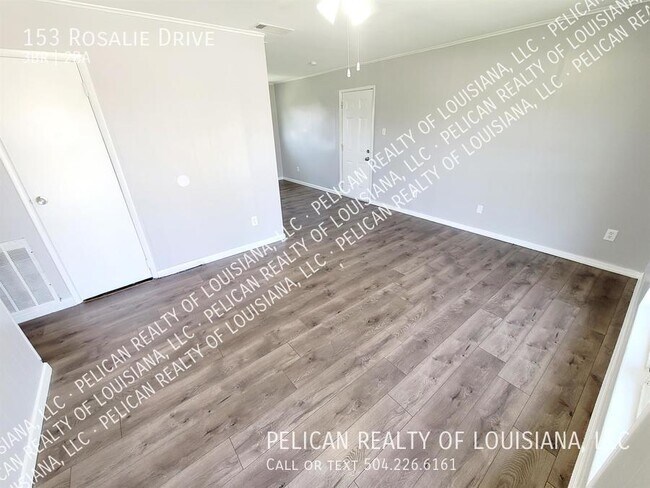 Foto del edificio - 153 Rosalie Dr