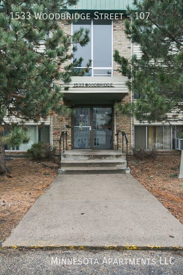 Building Photo - Beautiful Corner 2 Bedroom
