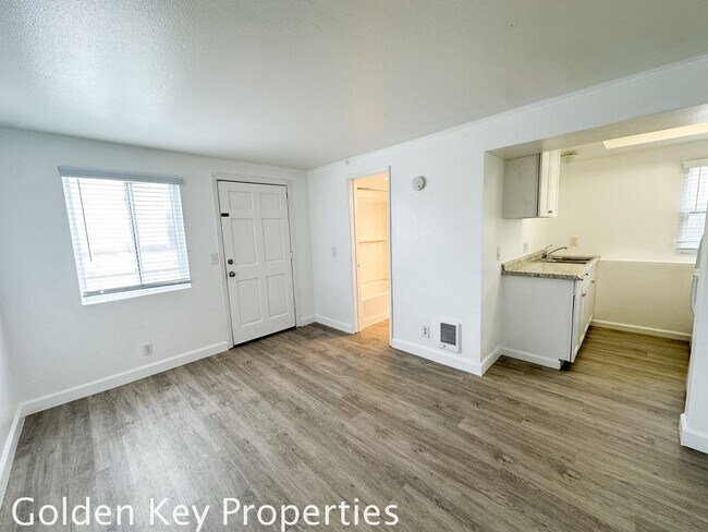 Foto del edificio - 1BR/1BA Apartment Across From the Beach!