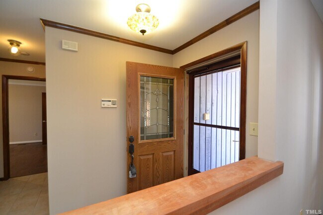 Building Photo - 1704 Laughridge Dr
