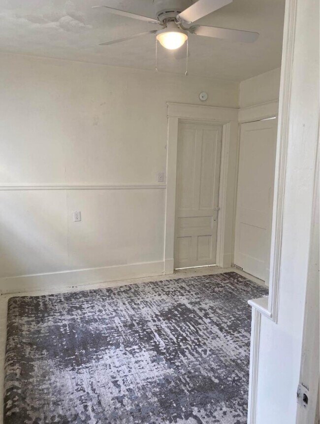 Foto del edificio - 211 E Oak St