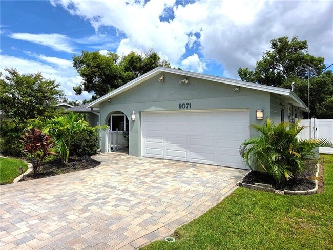 Foto del edificio - 9071 Ridge Rd