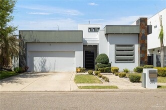 Building Photo - 20 Mockingbird St