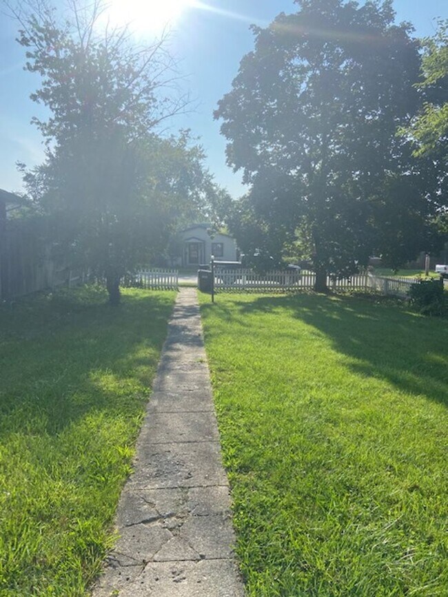 Foto del edificio - 3023 Kingston Ave Kettering, OH 45420