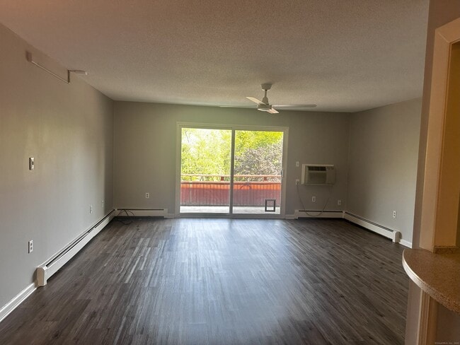 Foto del edificio - 64 Oxbow Dr