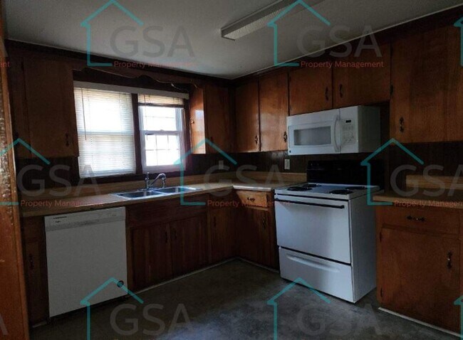 Building Photo - 3 Bedroom 2 Bathroom Available!