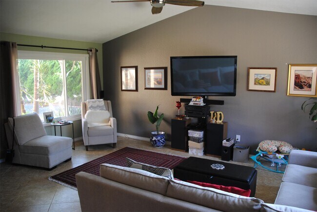 Foto del edificio - 6555 High Knoll Rd