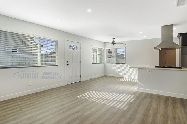 Building Photo - 14600 1/2-15244 Eastwood Ave