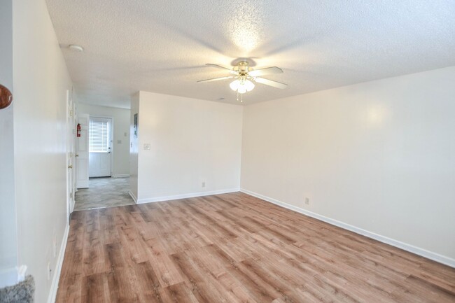Foto del edificio - Pet Friendly Two Bedroom!
