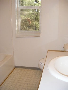 Building Photo - Agr02