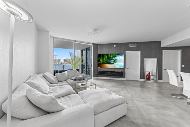 Foto del edificio - 17111 Biscayne Blvd