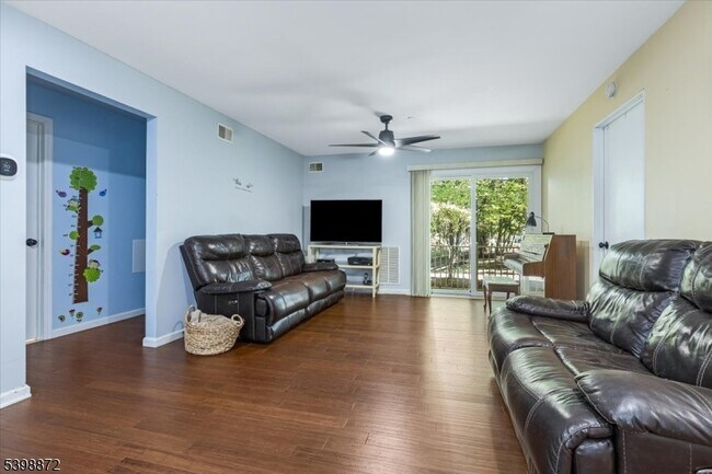 Building Photo - 56 Maple Ln