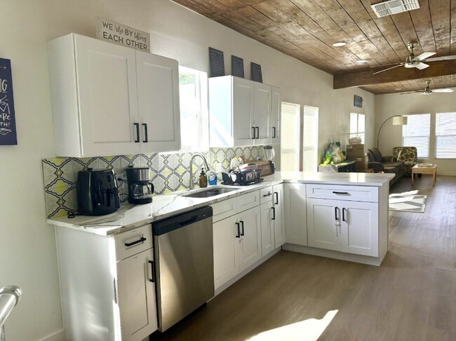 Foto del edificio - 3224 W Houston St