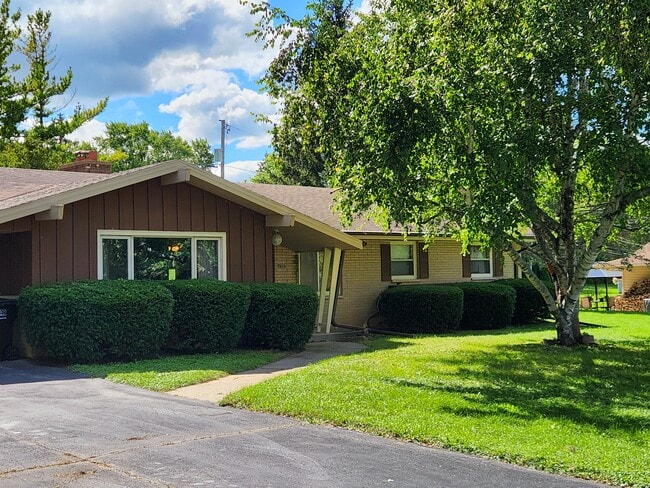 Building Photo - 4985 S Menard Dr
