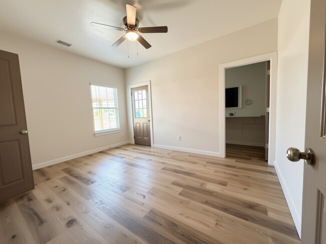 Foto del edificio - 1403 SW Bishop Rd