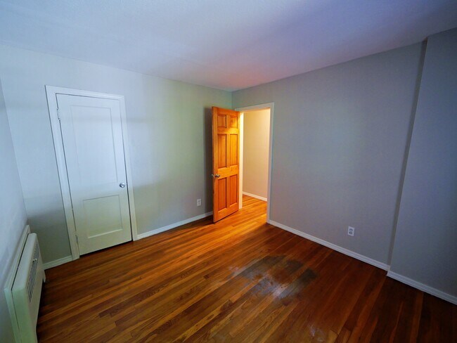 Foto del edificio - 1026 Springfield St
