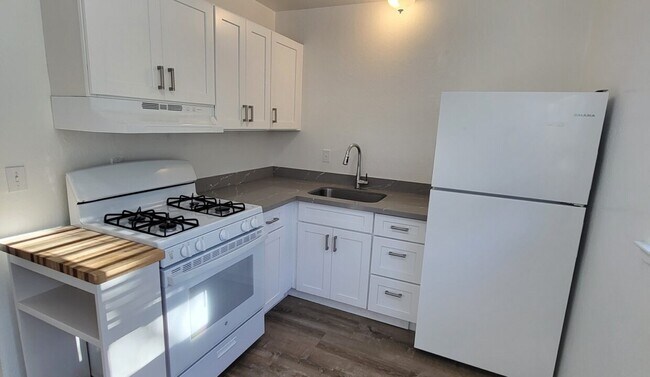 Foto del edificio - 3340 Belmont Ave
