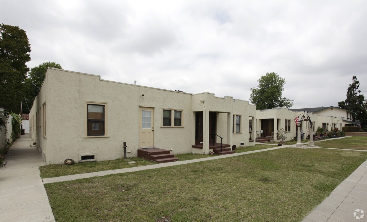 Building Photo - Hacienda Court