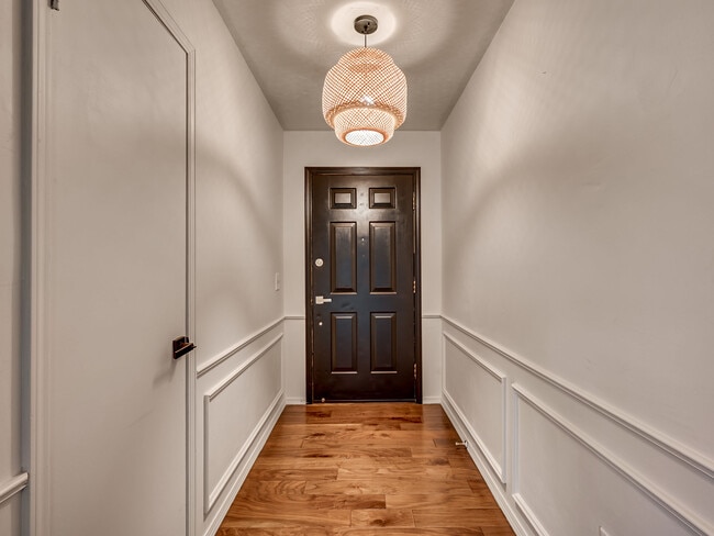 Entry - 5301 SE 82nd St