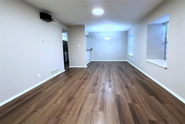 Foto del edificio - 7801 Shoal Creek Blvd