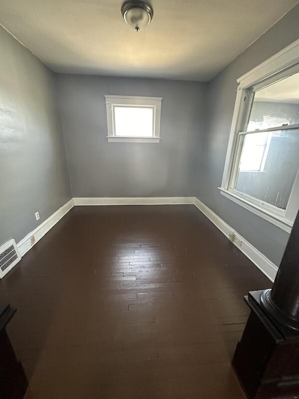 Foto del edificio - 3978 East 55th Street - Upstairs