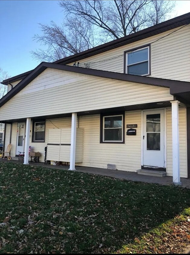 Primary Photo - 2 Bedroom Ranch