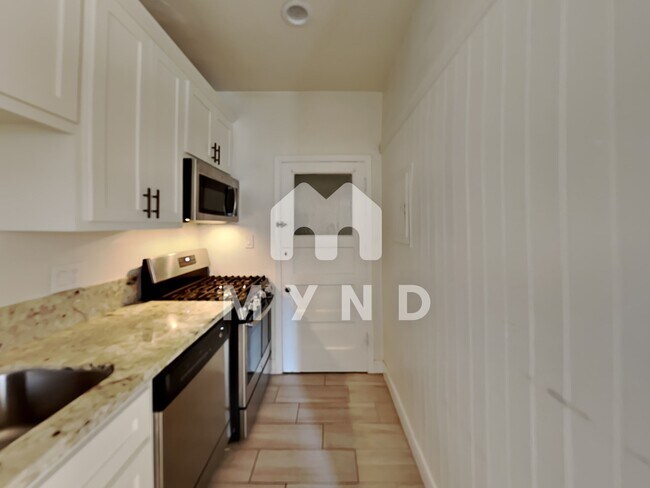 Building Photo - 827 14th St Apt B
