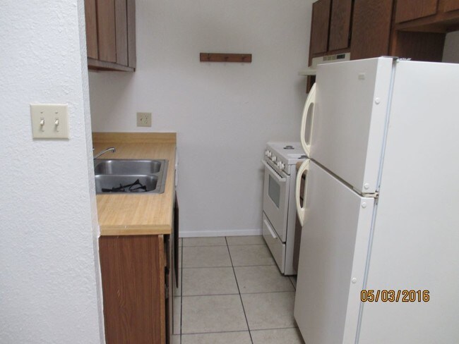 Building Photo - 696-A White Cliffs Dr