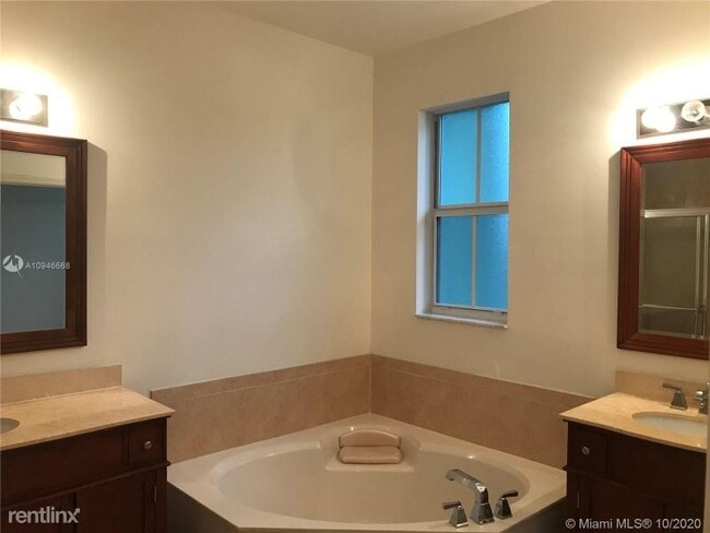 Foto del edificio - 10841 NW 76th Ln
