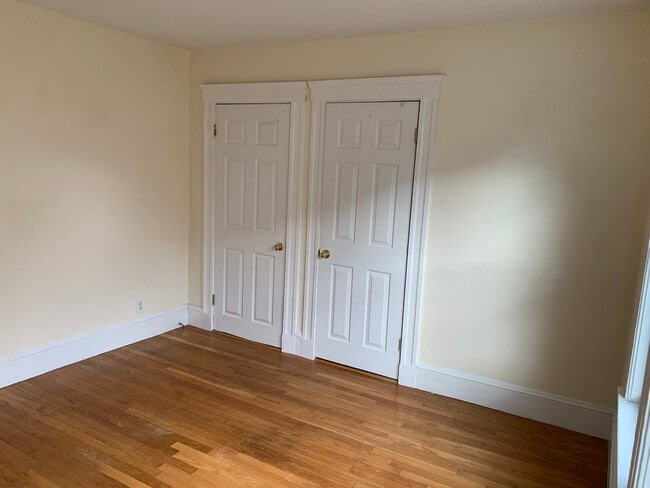 Bedroom 1 - 14 Henley St