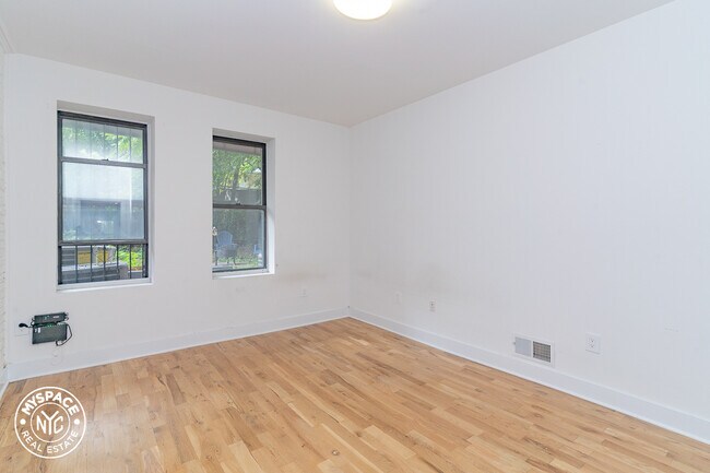 Building Photo - 74 MacDougal St