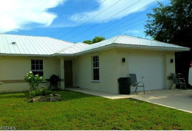 Foto del edificio - 2410 NE 6th St